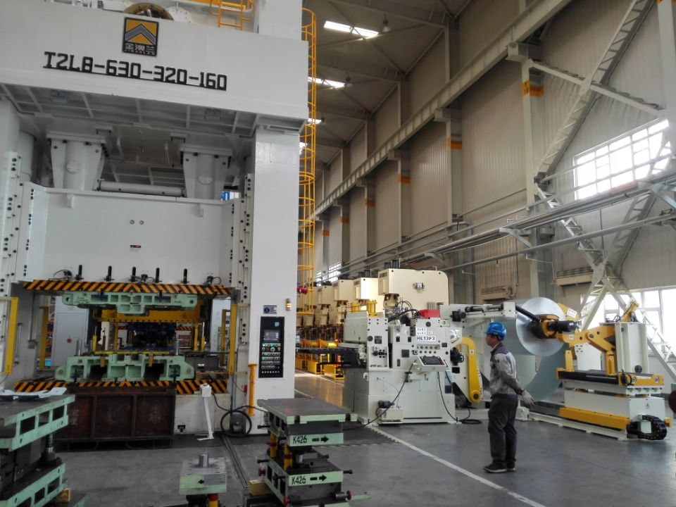 五金配件自動化沖壓三合一送料機(jī)送料精度能夠達(dá)到多少？